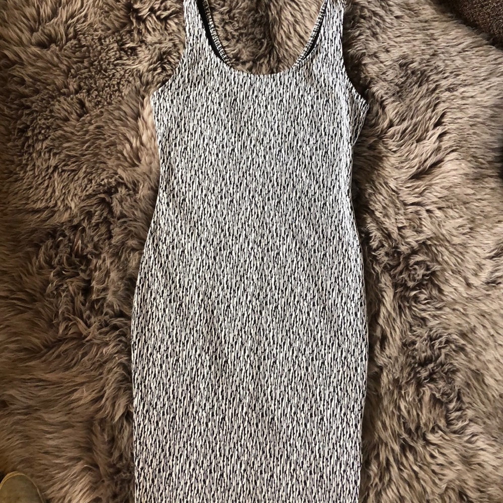 Black and white bodycon dress